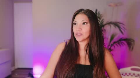 DivineLynn online show from April 30, 2:12 pm