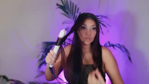 Snapshot of divinelynn chatting on May 6, 2:33 pm DivineLynn online show from May 6, 2:33 pm