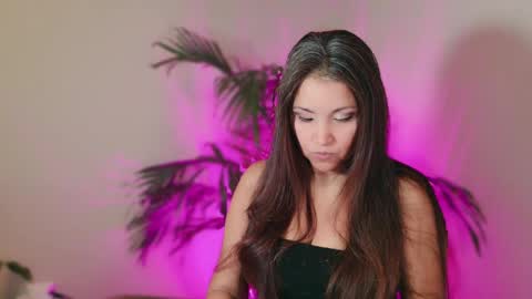 Snapshot of divinelynn chatting on May 15, 10:55 am DivineLynn online show from May 15, 10:55 am