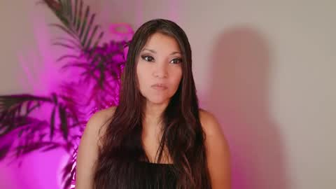 Snapshot of divinelynn chatting on May 25, 12:44 pm DivineLynn online show from May 25, 12:44 pm