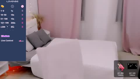 dixipixi_ online show from December 6, 10:27 am