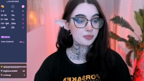 dixipixi_ online show from January 23, 1:24 pm