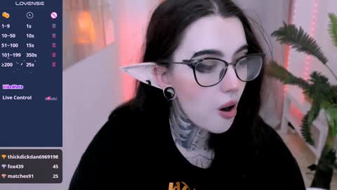 dixipixi_ online show from January 25, 11:55 am