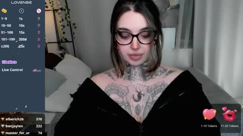 dixipixi_ online show from April 23, 12:40 pm