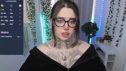 dixipixi_ online show from April 24, 6:27 am