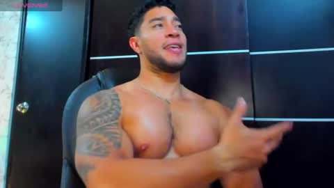 Snapshot of dixon_ray_ chatting on June 21, 1:08 am Dixon online show from June 21, 1:08 am