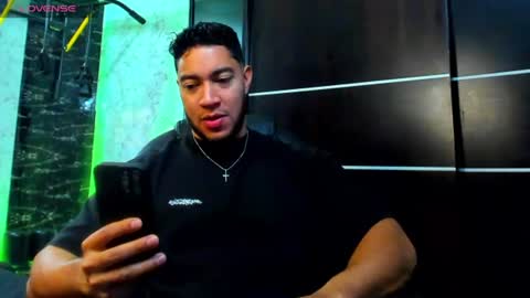 Snapshot of dixon_ray_ chatting on July 7, 1:30 am Dixon online show from July 7, 1:30 am