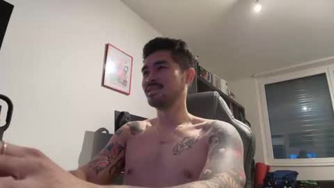 Snapshot of dixonhuang chatting on December 1, 9:03 am D online show from December 1, 9:03 am