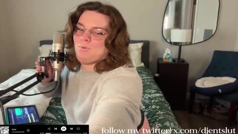 Snapshot of djentslut chatting on December 8, 5:01 pm djentslut online show from December 8, 5:01 pm