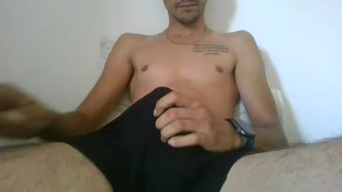 Snapshot of djull100 chatting on July 21, 9:33 am djull100 online show from July 21, 9:33 am
