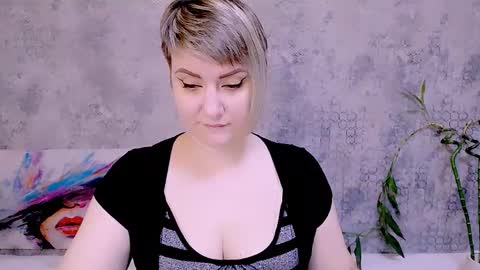 Snapshot of djullia chatting on November 9, 6:12 am djullia online show from November 9, 6:12 am