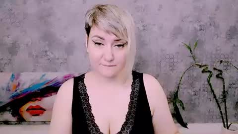 Snapshot of djullia chatting on June 15, 6:15 am djullia online show from June 15, 6:15 am