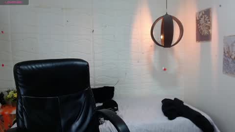 Snapshot of dmitrisanders1 chatting on December 24, 2:21 am Maybe in pvt online show from December 24, 2:21 am