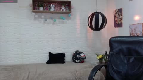 Snapshot of dmitrisanders1 chatting on January 25, 6:35 pm Maybe in pvt online show from January 25, 6:35 pm