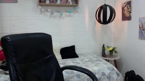 Snapshot of dmitrisanders1 chatting on February 20, 8:25 pm Maybe in pvt online show from February 20, 8:25 pm