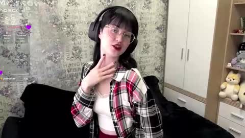 Snapshot of dodiebabikian chatting on September 24, 12:08 pm Annie PVT IS OPEN online show from September 24, 12:08 pm