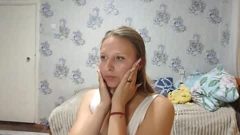 Snapshot of dodiebabikian chatting on October 9, 10:46 am Annie PVT IS OPEN online show from October 9, 10:46 am