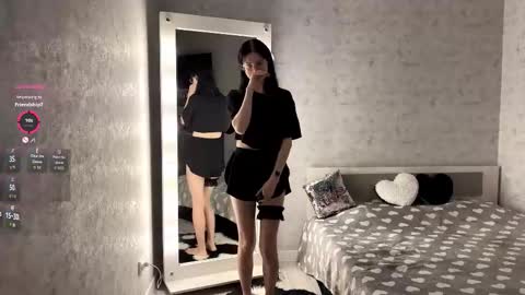 Snapshot of dodiebabikian chatting on October 21, 9:15 pm Annie PVT IS OPEN online show from October 21, 9:15 pm