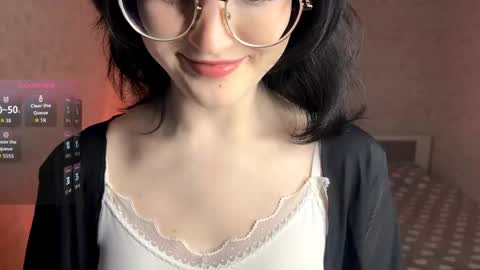 Snapshot of dodiebabikian chatting on May 1, 9:19 pm Annie PVT IS OPEN online show from May 1, 9:19 pm