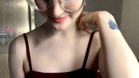 Snapshot of dodiebabikian chatting on May 22, 9:20 pm Annie PVT IS OPEN online show from May 22, 9:20 pm