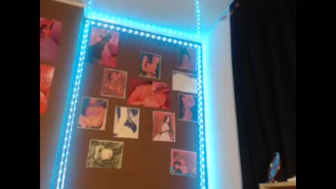 doeschi_fox online show from April 23, 2:46 am