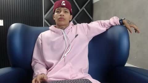 Snapshot of dogan_renz0 chatting on February 2, 7:23 pm Dogan online show from February 2, 7:23 pm