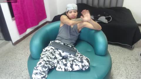 Snapshot of dogan_renz0 chatting on March 10, 11:37 am Dogan online show from March 10, 11:37 am
