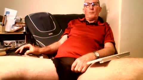 Snapshot of doggsaur chatting on March 9, 3:38 pm Doggsaur online show from March 9, 3:38 pm