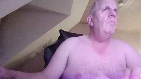 Snapshot of doggy2629 chatting on October 25, 8:14 pm doggy2629 online show from October 25, 8:14 pm