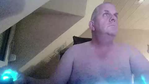 Snapshot of doggy2629 chatting on October 27, 7:18 pm doggy2629 online show from October 27, 7:18 pm