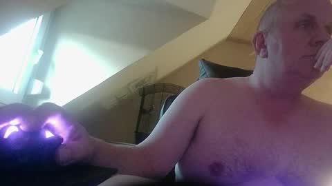 Snapshot of doggy2629 chatting on November 17, 3:40 pm doggy2629 online show from November 17, 3:40 pm