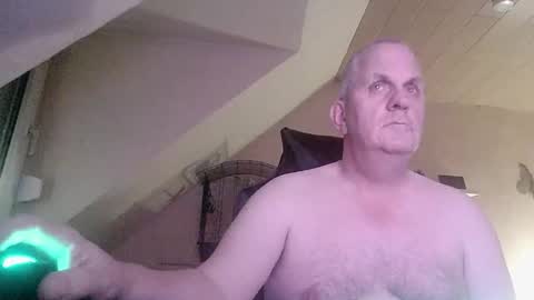 Snapshot of doggy2629 chatting on November 29, 8:01 pm doggy2629 online show from November 29, 8:01 pm