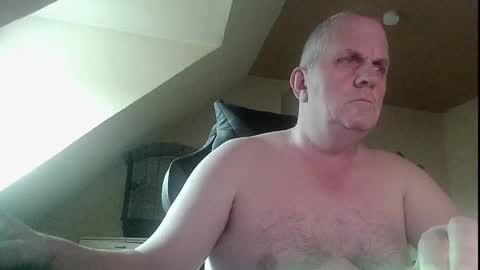 Snapshot of doggy2629 chatting on December 14, 11:04 am doggy2629 online show from December 14, 11:04 am