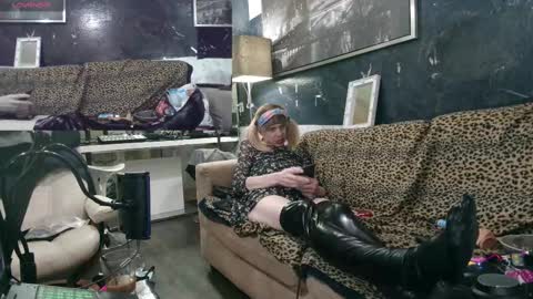 Snapshot of doggyray44 chatting on February 22, 2:39 am naughty ruby online show from February 22, 2:39 am