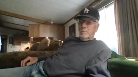Snapshot of doingmyself69 chatting on May 4, 4:25 pm doingmyself69 online show from May 4, 4:25 pm