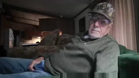 Snapshot of doingmyself69 chatting on May 28, 2:14 pm doingmyself69 online show from May 28, 2:14 pm
