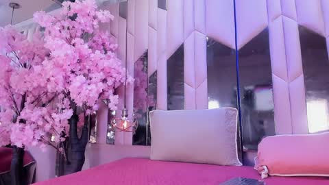    online show from April 4, 4:04 pm