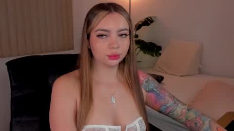 Snapshot of dolcebaddie chatting on March 11, 3:59 am Hii Dont forget to follow me . online show from March 11, 3:59 am