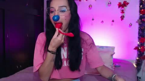 Snapshot of dolceclown_ chatting on December 5, 1:14 am dolceclown_ online show from December 5, 1:14 am