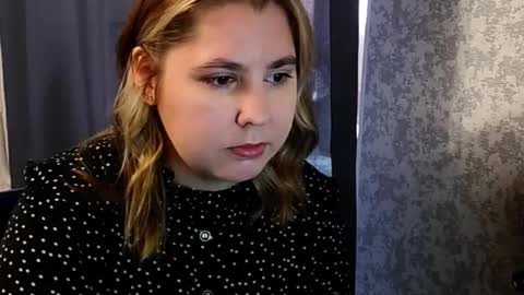 dolcevita_sophia online show from November 9, 7:39 am