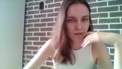 Snapshot of dolcezza_ chatting on April 23, 9:52 am dolcezza_ online show from April 23, 9:52 am