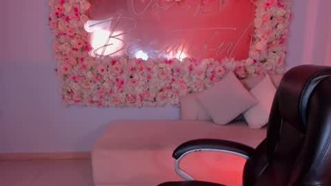 Snapshot of dolcieelliot chatting on February 17, 6:04 pm Dolcie online show from February 17, 6:04 pm