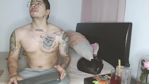 Snapshot of doll_and_sex chatting on January 22, 3:41 am Auro and Santiago online show from January 22, 3:41 am