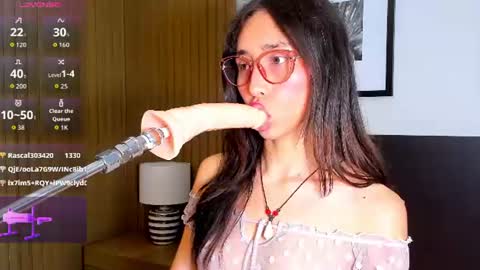 Snapshot of doll_bella_ chatting on June 11, 12:32 am Bella online show from June 11, 12:32 am