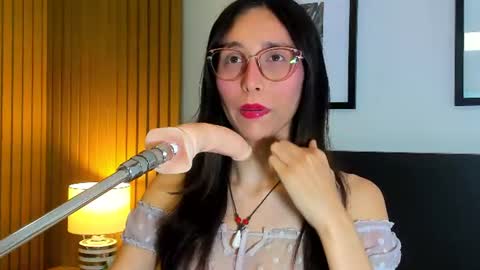 Snapshot of doll_bella_ chatting on July 5, 7:54 pm Bella online show from July 5, 7:54 pm