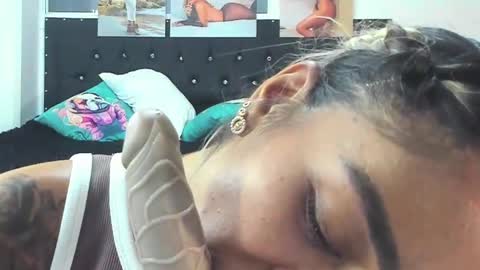 Snapshot of doll_celeste19 chatting on February 1, 10:55 pm C E L E S T E online show from February 1, 10:55 pm