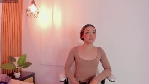 doll_isa_ online show from April 4, 8:28 pm