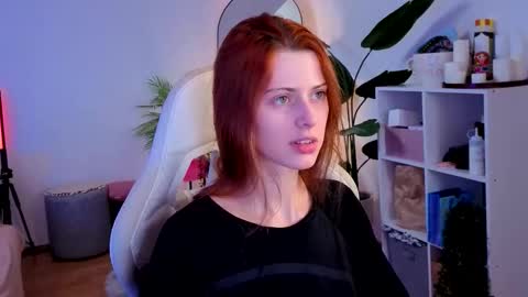 Your doll Lesli online show from December 4, 11:30 am