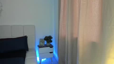 doll_oriana online show from April 23, 9:50 pm