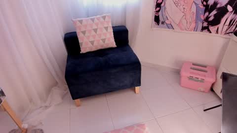 Snapshot of doll_venus chatting on June 24, 10:53 pm Roxana independent model can you help me reach 100 hands up uwu online show from June 24, 10:53 pm